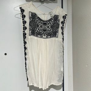 Sweetheart embroidered blouse